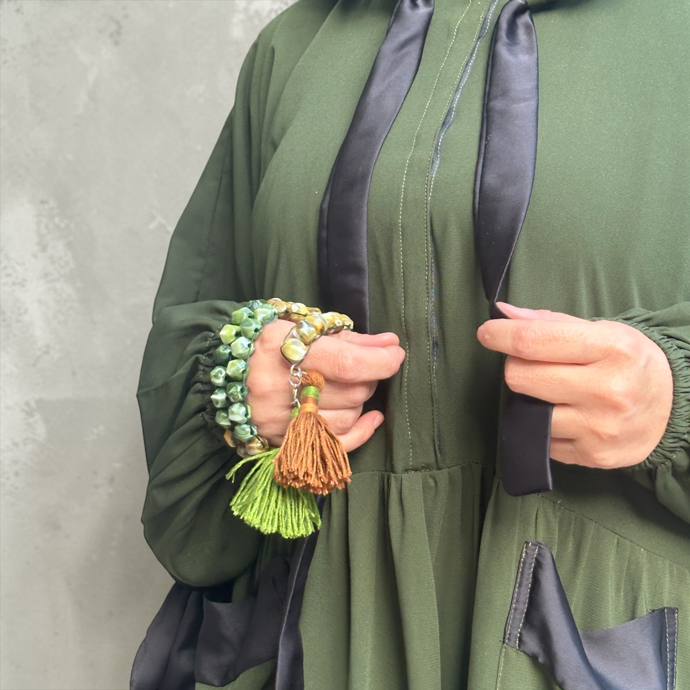 OLIVE GREEN CREPE ABAYA.