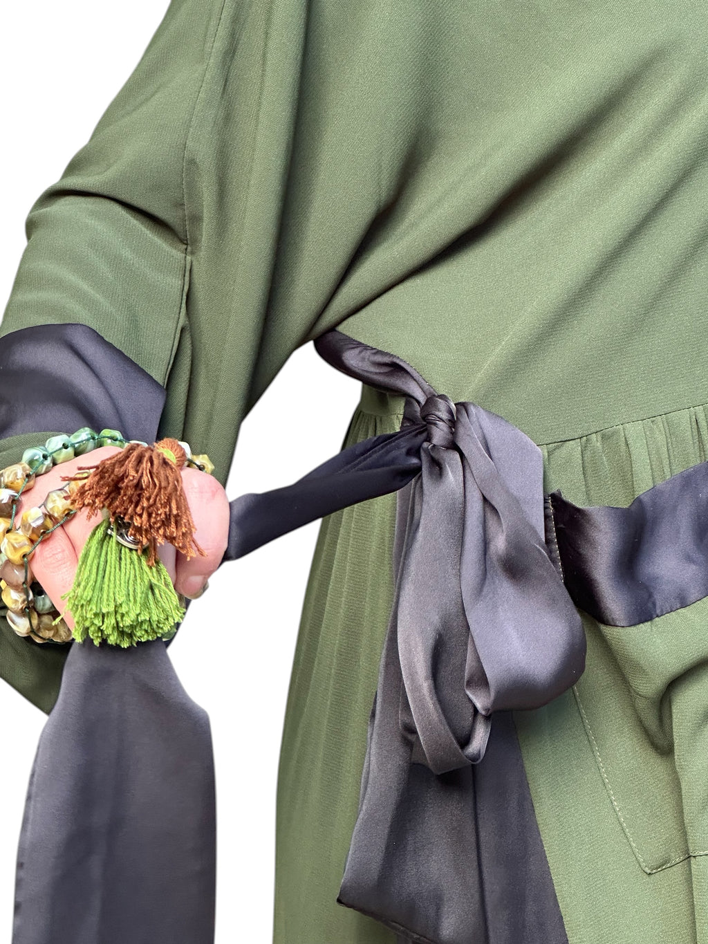OLIVE GREEN CREPE ABAYA.