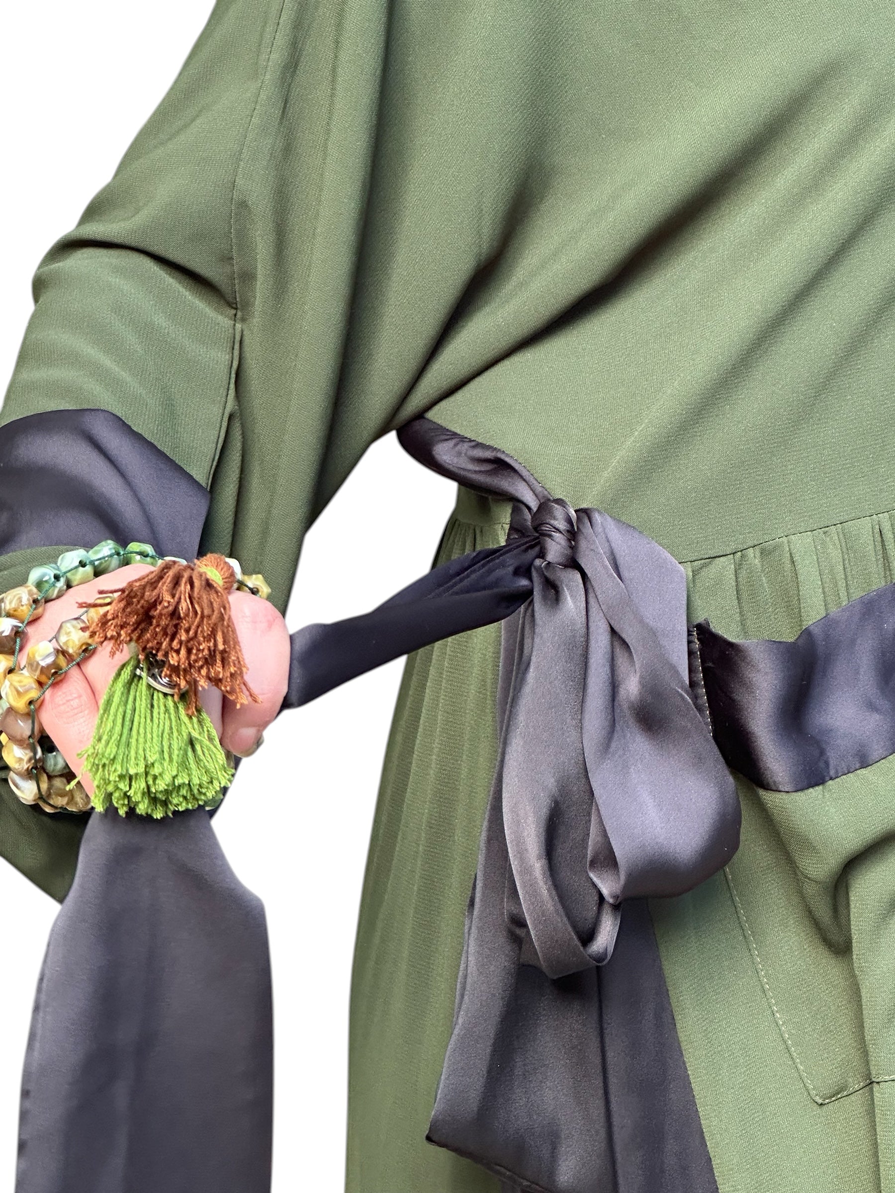 OLIVE GREEN CREPE ABAYA.